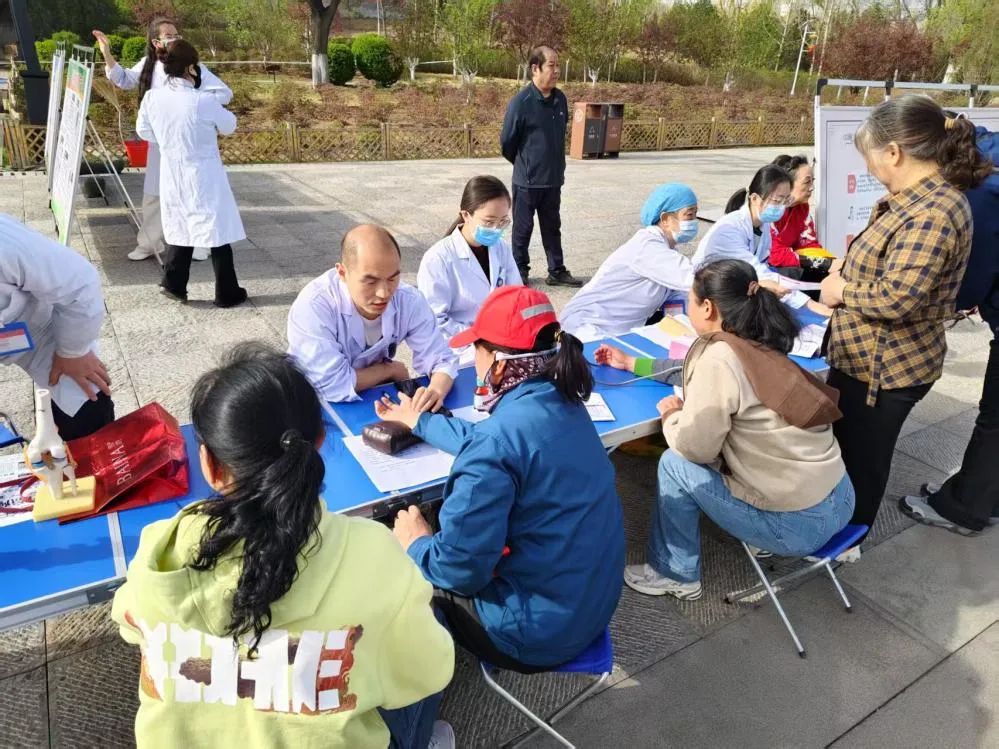 九色视频
开展爱国卫生月义诊活动