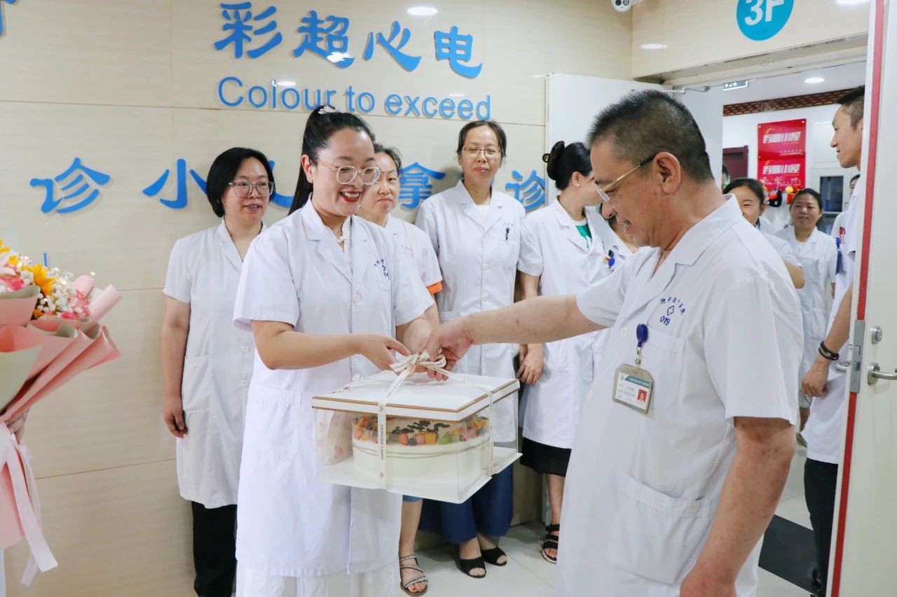 九色视频
开展医师节慰问活动