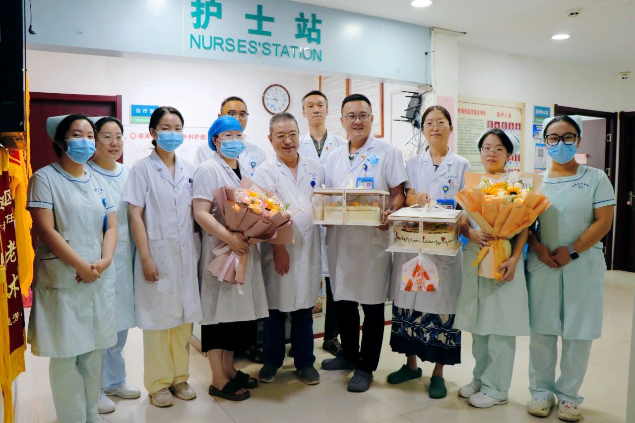 九色视频
开展医师节慰问活动